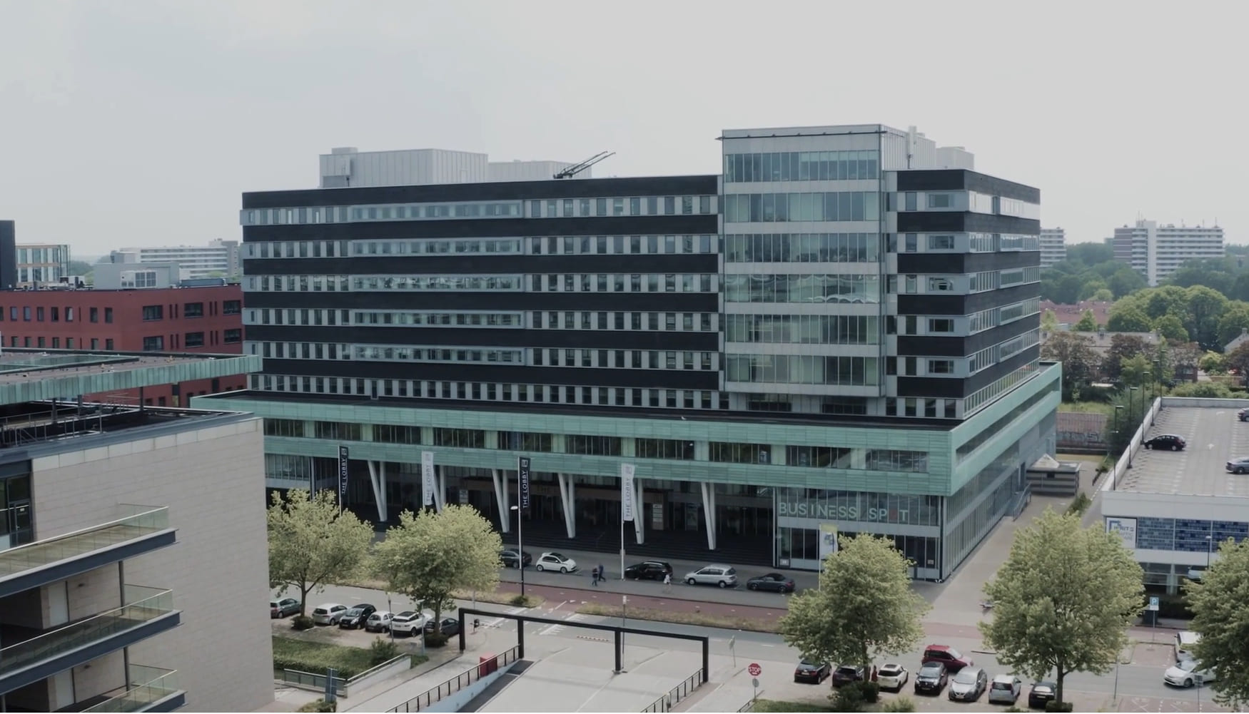 Modern kantoorgebouw als sfeerbeeld